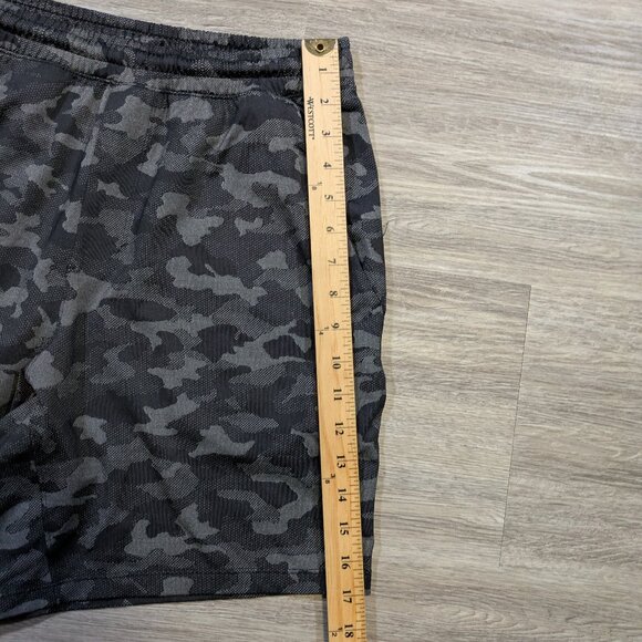 Lululemon Men's Medium Pace Breaker Linerless Shorts Black Camo Athletic Gym - Picture 8 of 9
